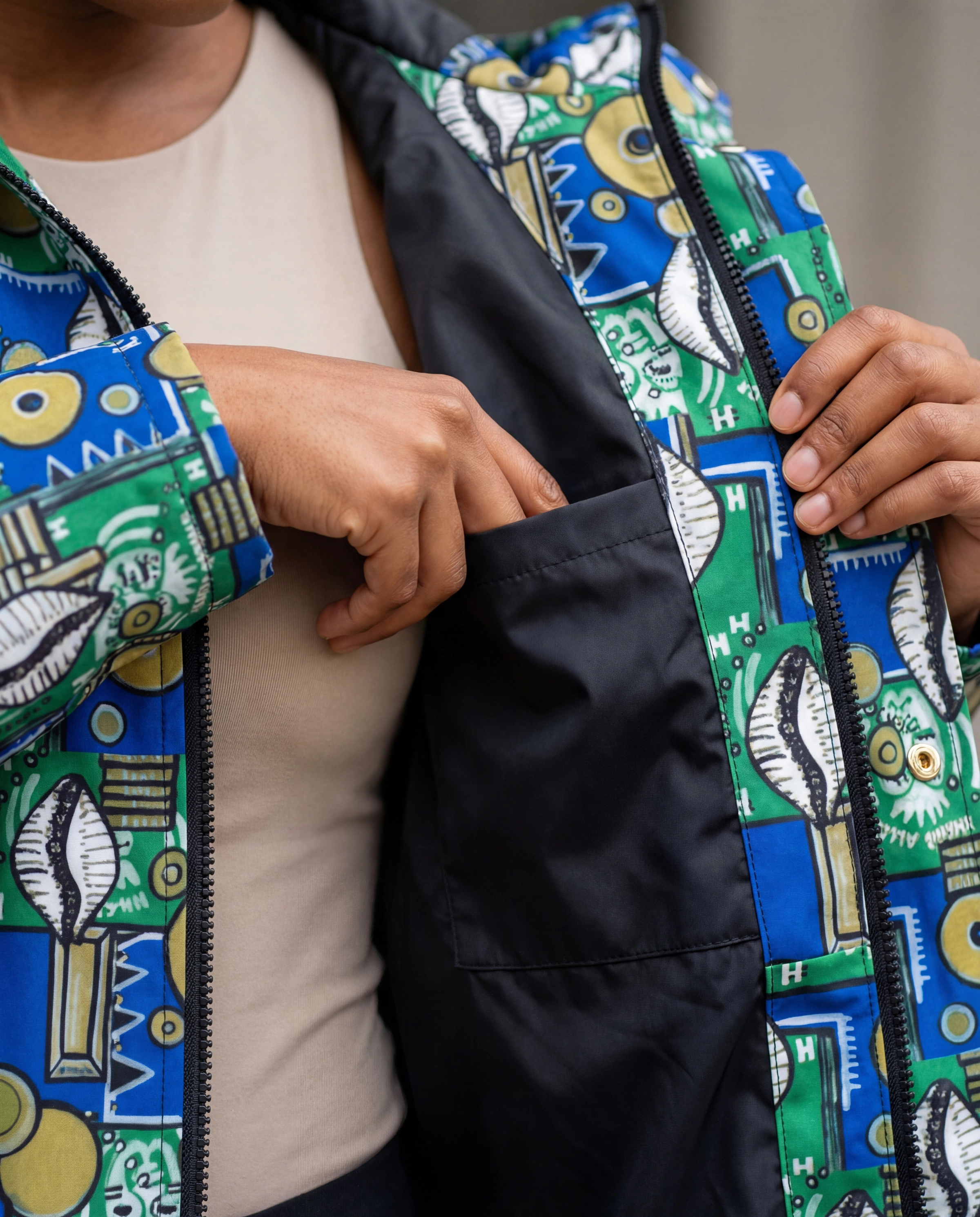 Fleece-lined interior with patch pocket